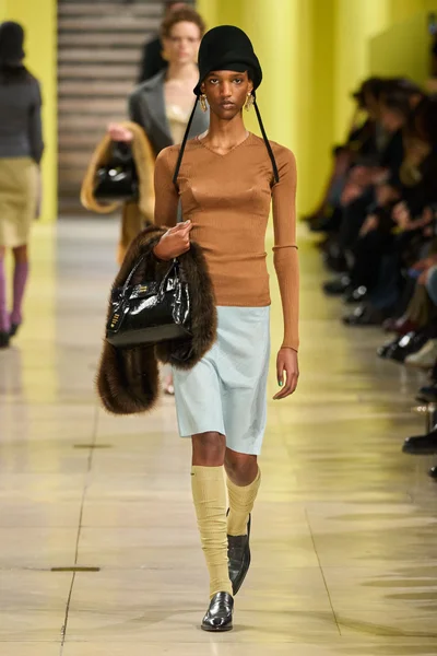 Look 7